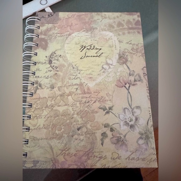 📔 Stylish and Vintage Tracy Porter Wedding Journal for the new Bride - Picture 2 of 14